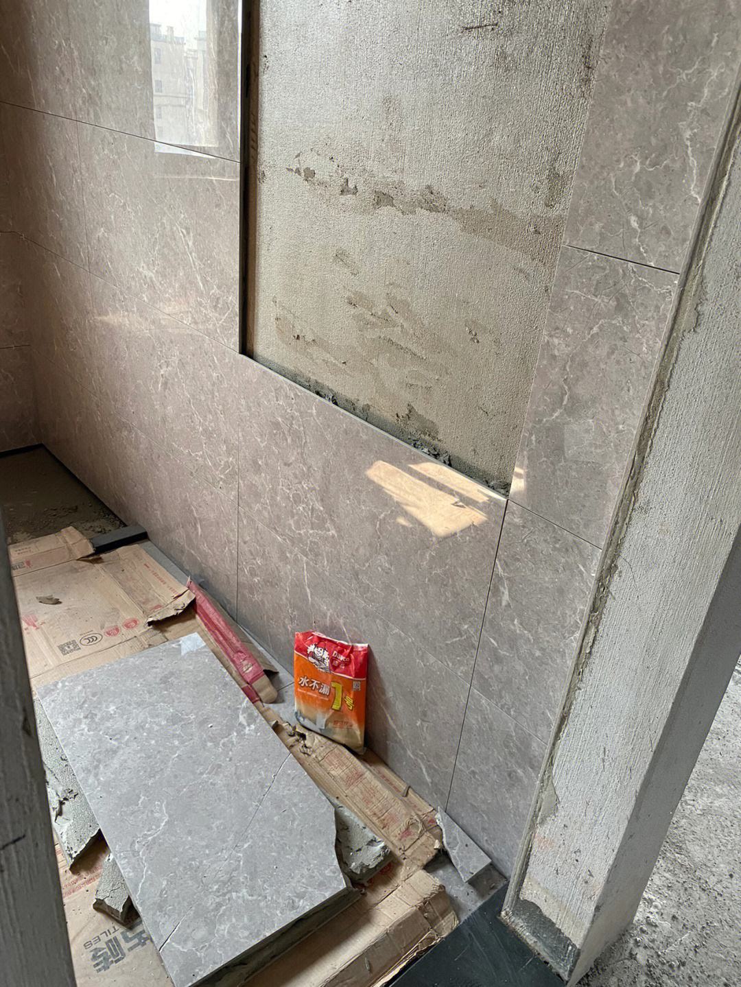 墙砖翘起来了怎么回事(墙面瓷砖翘起来是什么原因) 墙砖翘起来了怎么回事(墙面瓷砖翘起来是什么原因)